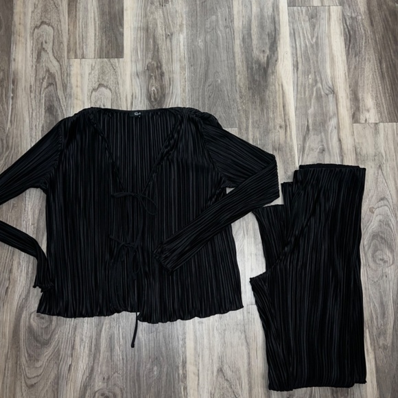 Rowan Pleated Pull On Pants & Bethany top Black - Picture 8 of 10